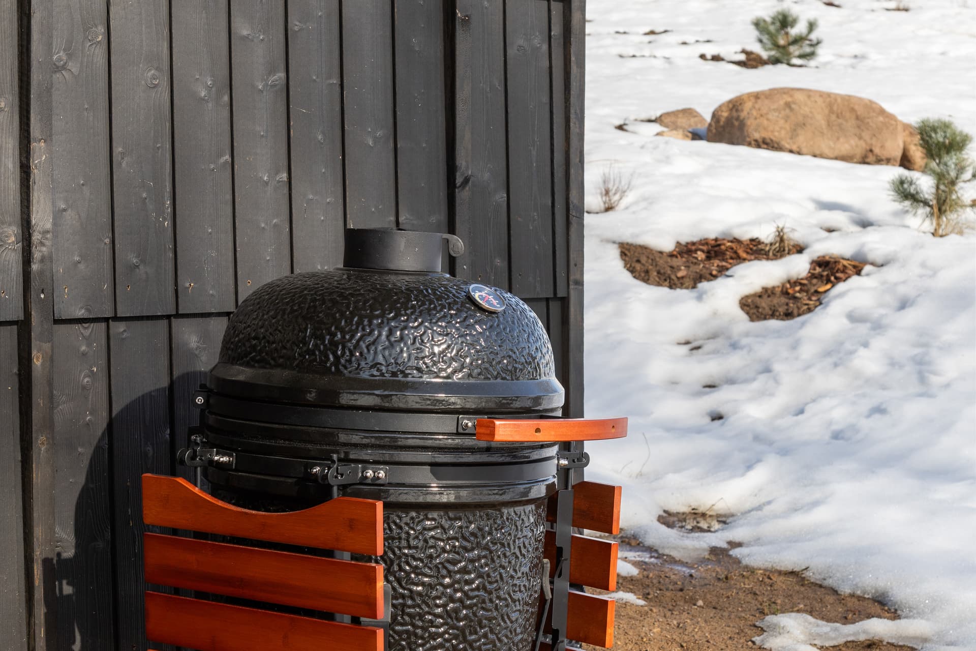 Kamado ceramic grill