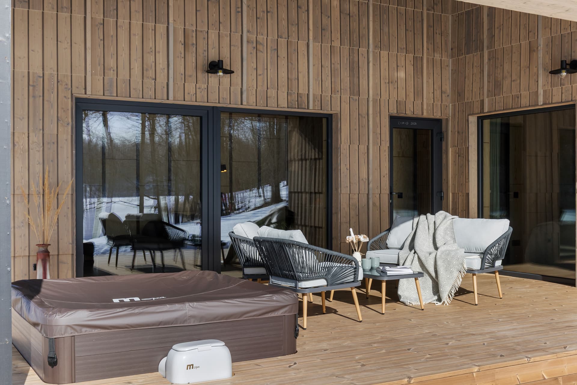 Terrace with hot tub